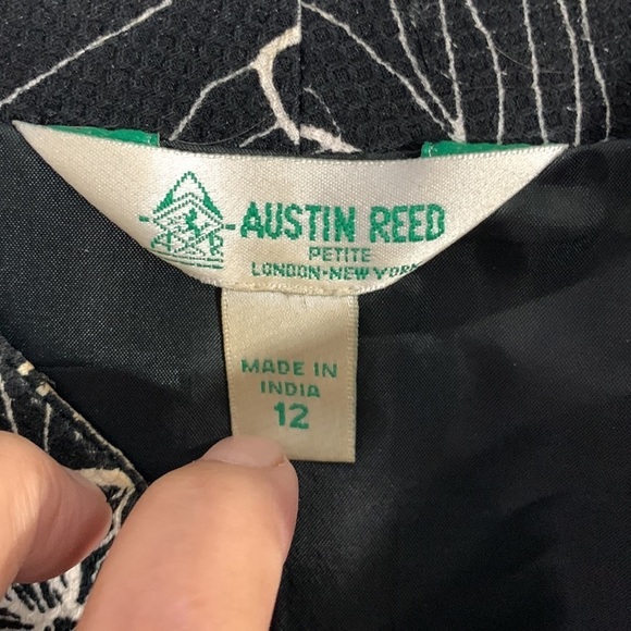 Women’s Austin Reed Blazer Petite Size 12, black & white, very good condition - Picture 2 of 8